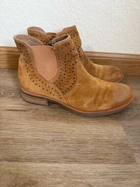 Sofft Women's Brown Leather Suede Chelsea Ankle Booties Cutouts Size 7.5 Zip Up